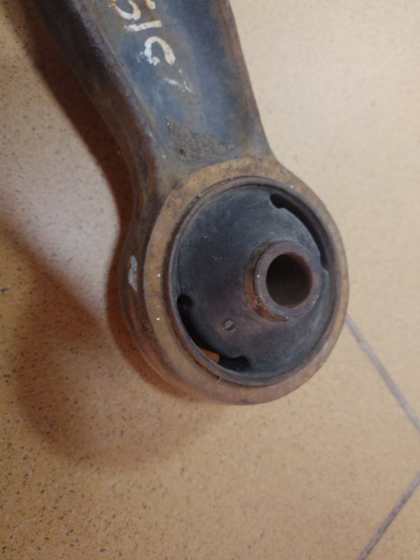 Рычаг передней подвески нижний передний левый CAMRY 10 92-96 Рычаг передней подвески нижний передний левый CAMRY 10 92-96