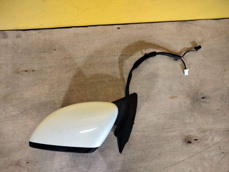 Зеркало левое LEAF 18-