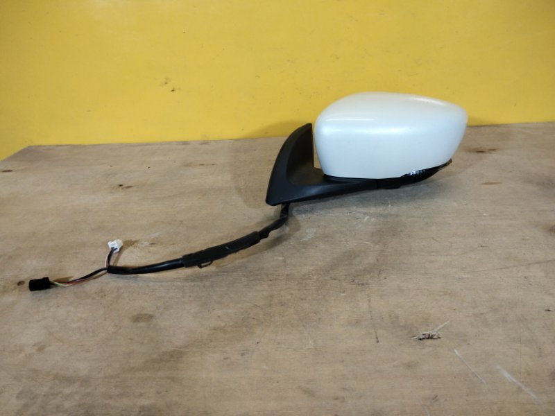 Зеркало левое LEAF 18-