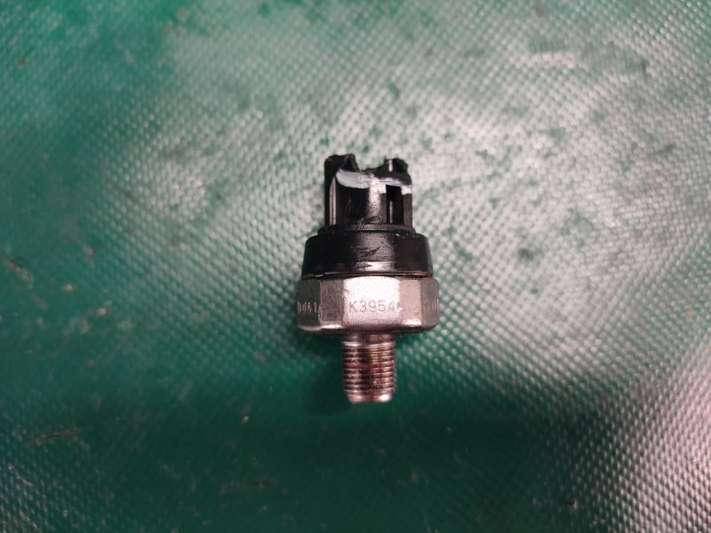 Датчик давления масла ДВС MAZDA 3 BM 13-19 2016 Седан 2.0L 4 PE01-18-501B Б/У