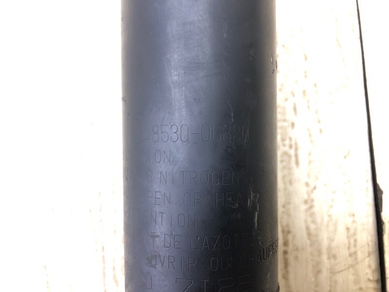 Амортизатор задний CAMRY 70 17- Амортизатор задний CAMRY 70 17-