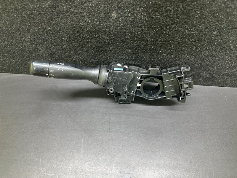 Подрулевой переключатель левый PRIUS C/AQUA 11-14 2013 NHP10L 1NZ-FXE 1.5L