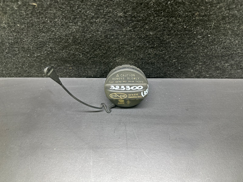 Крышка топливного бака PRIUS C/AQUA 11-14 2013 NHP10L 1NZ-FXE 1.5L