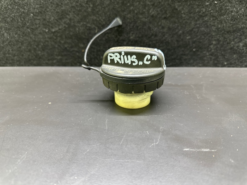 Крышка топливного бака TOYOTA PRIUS C/AQUA 11-14 NHP10L 1NZ-FXE 1.5L