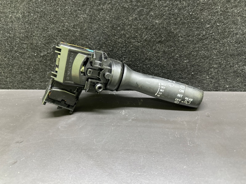 Подрулевой переключатель правый TOYOTA PRIUS C/AQUA 11-14 2013 NHP10L 1NZ-FXE 1.5L 84652-52310 Б/У