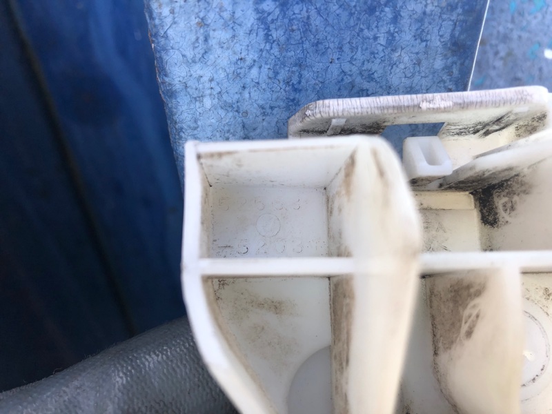 Кронштейн заднего бампера левый PRIUS C/AQUA 11-14 2013 NHP10L 1NZ-FXE 1.5L