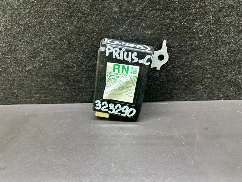 Блок управления центральным замком TOYOTA PRIUS C/AQUA 11-14 2013 NHP10L 1NZ-FXE 1.5L 897A0-52030 Б/У