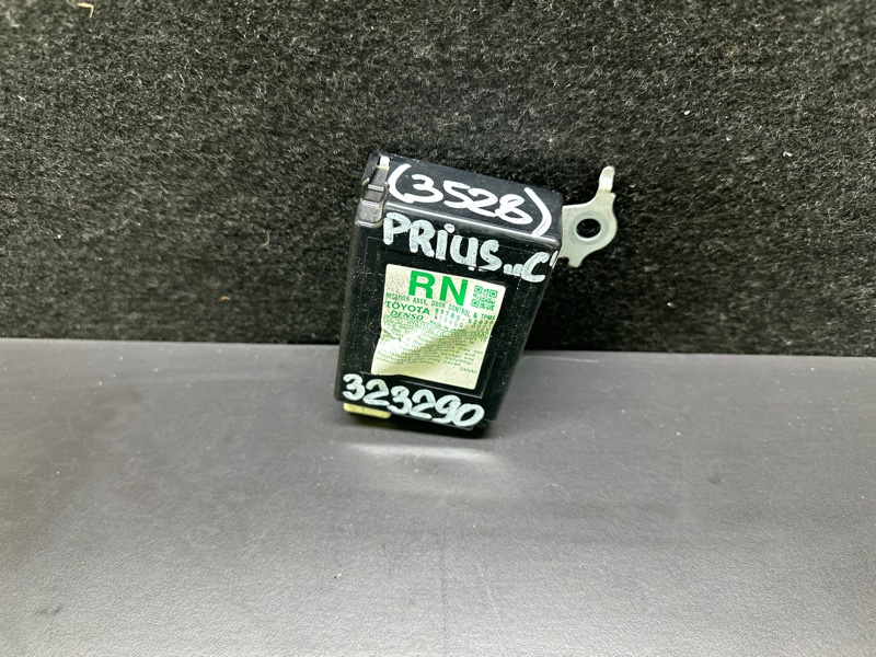 Блок управления центральным замком PRIUS C/AQUA 11-14 2013 NHP10L 1NZ-FXE 1.5L