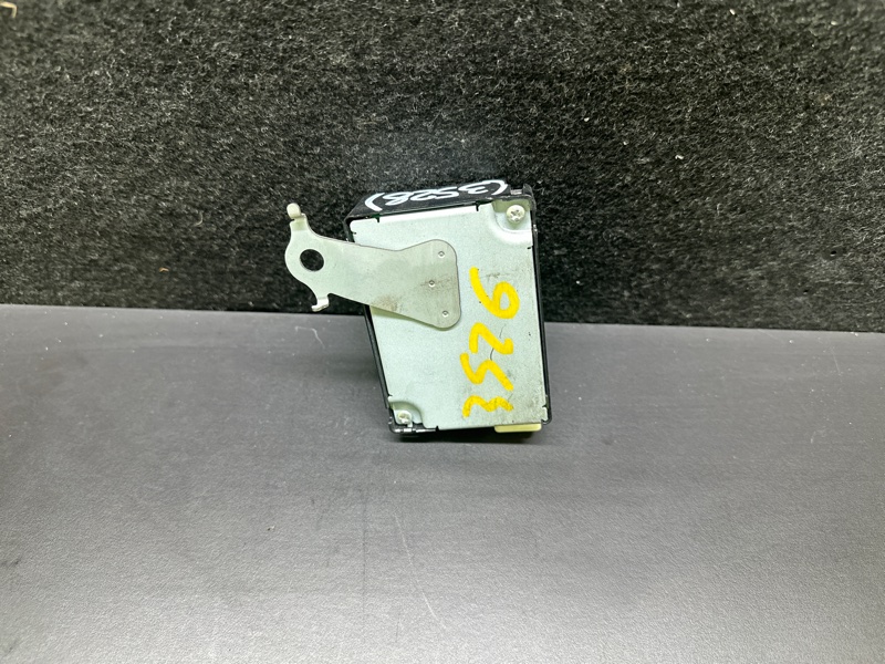 Блок управления центральным замком TOYOTA PRIUS C/AQUA 11-14 NHP10L 1NZ-FXE 1.5L