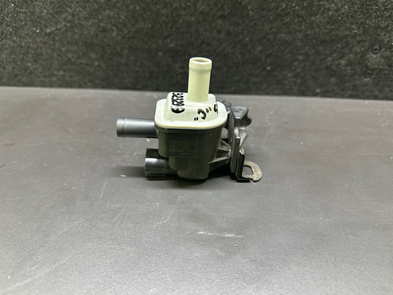 Клапан электромагнитный (вакуумный) TOYOTA PRIUS C/AQUA 11-14 2013 NHP10L 1NZ-FXE 1.5L 25860-21140 Б/У