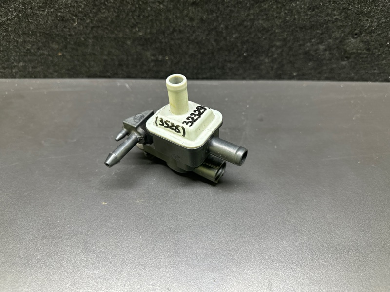 Клапан электромагнитный (вакуумный) TOYOTA PRIUS C/AQUA 11-14 NHP10L 1NZ-FXE 1.5L