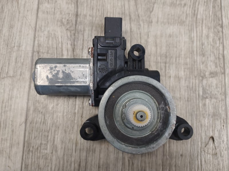Запчасть моторчик стеклоподъемника передний правый MAZDA 3 BM 13-19 2014 BM 2.0 PE-VPS BHN9-58-58X Б/У Моторчик стеклоподъемника передний правый MAZDA 3 BM 13-19 2014 BM 2.0 PE-VPS BHN9-58-58X Б/У