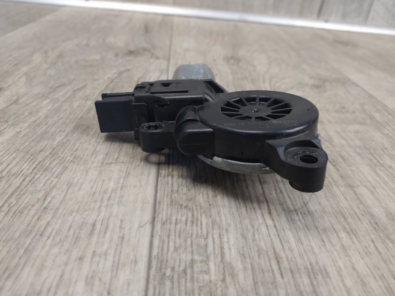 Моторчик стеклоподъемника передний правый 3 BM 13-19 2014 BM 2.0 PE-VPS Моторчик стеклоподъемника передний правый 3 BM 13-19 2014 BM 2.0 PE-VPS