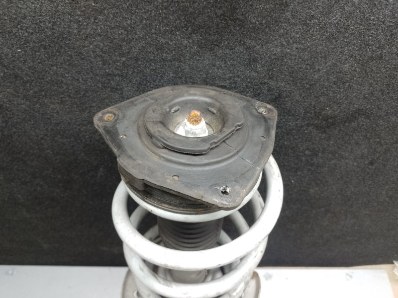 Амортизатор передний правый NV200 USA 13-