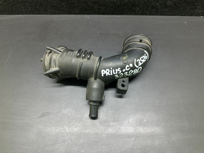 Патрубок воздушного фильтра TOYOTA PRIUS C/AQUA 11-14 2013 NHP10L 1NZ-FXE 1.5L 17881-21130 Б/У