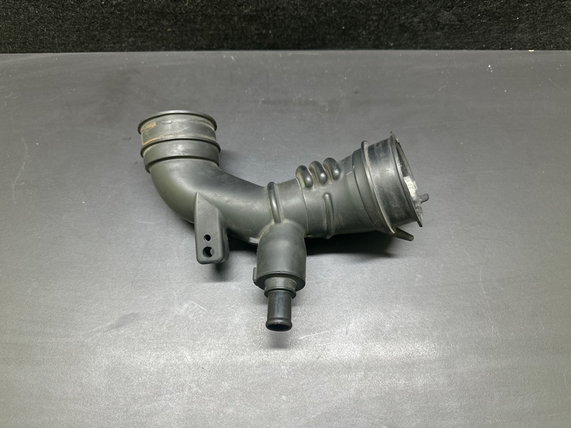 Патрубок воздушного фильтра PRIUS C/AQUA 11-14 2013 NHP10L 1NZ-FXE 1.5L