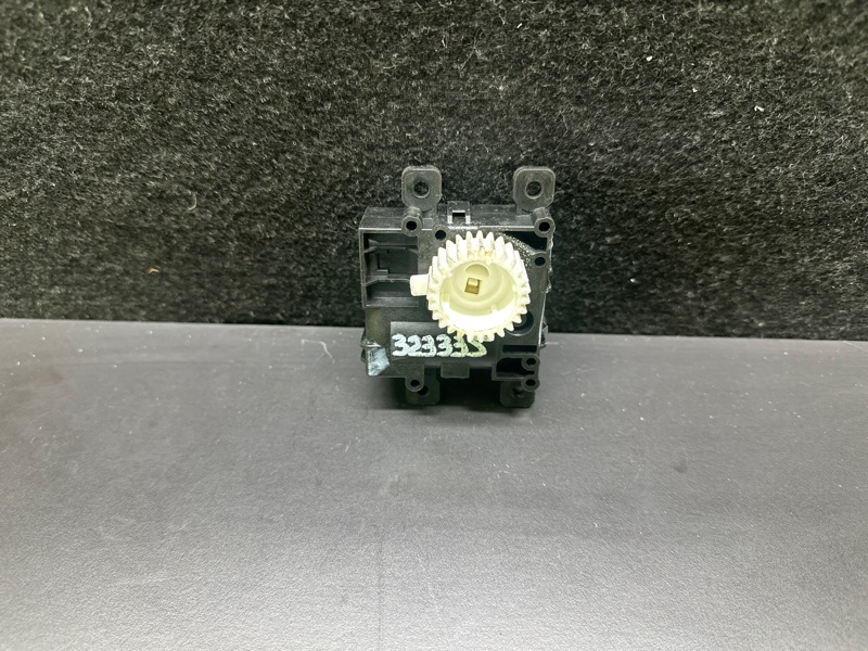 Моторчик заслонки печки TOYOTA PRIUS C/AQUA 11-14 2013 NHP10L 1NZ-FXE 1.5L 87106-52130 Б/У