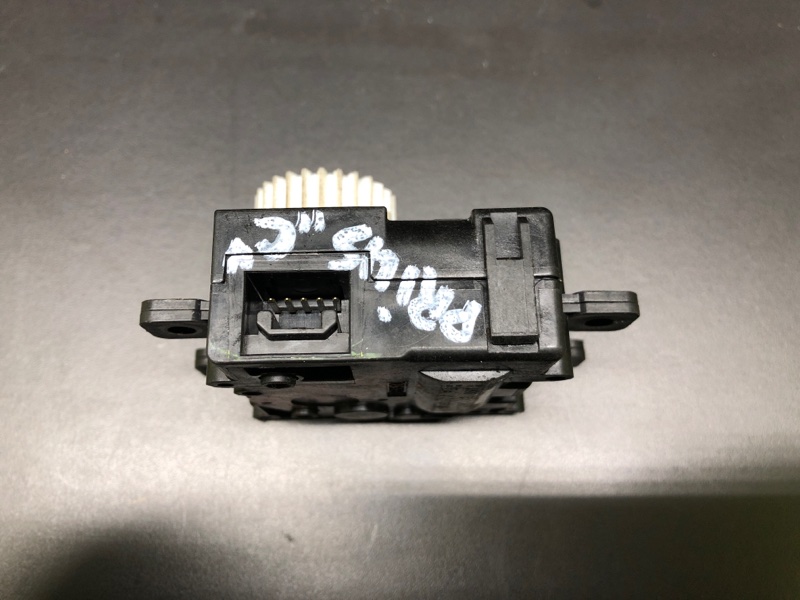 Моторчик заслонки печки TOYOTA PRIUS C/AQUA 11-14 NHP10L 1NZ-FXE 1.5L