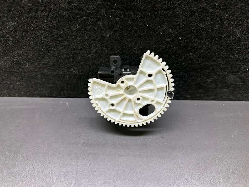 Запчасть моторчик заслонки печки TOYOTA PRIUS C/AQUA 11-14 2013 NHP10L 1NZ-FXE 1.5L 87106-52140 Б/У Моторчик заслонки печки TOYOTA PRIUS C/AQUA 11-14 2013 NHP10L 1NZ-FXE 1.5L 87106-52140 Б/У