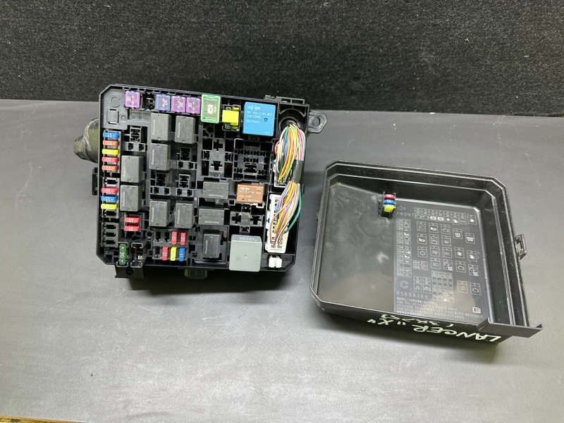 Блок предохранителей моторный отсек MITSUBISHI LANCER X 10 07-15 2014 2.0 4B11 8565A266 Б/У