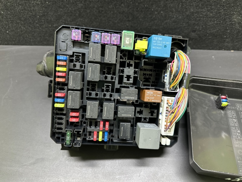 Блок предохранителей моторный отсек LANCER X 10 07-15 2014 2.0 4B11