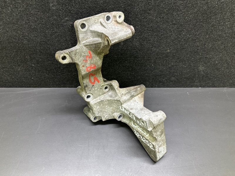 Кронштейн генератора LANCER X 10 07-15 2014 2.0 4B11 Кронштейн генератора LANCER X 10 07-15 2014 2.0 4B11