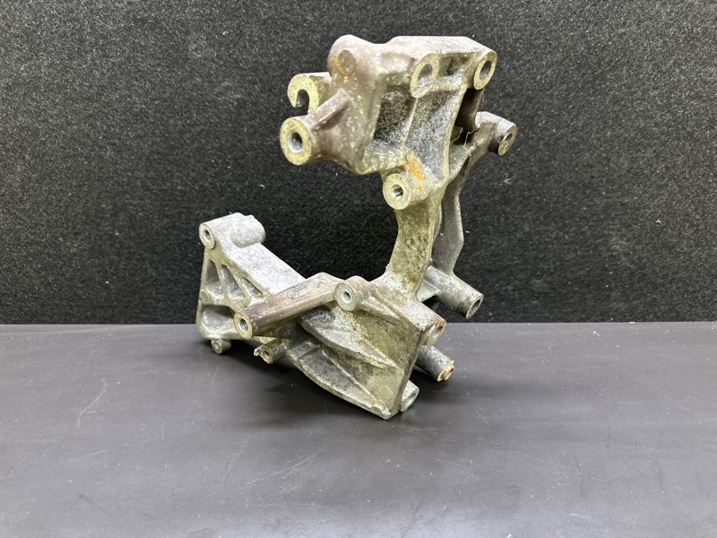 Кронштейн генератора MITSUBISHI LANCER X 10 07-15 2.0 4B11 Кронштейн генератора MITSUBISHI LANCER X 10 07-15 2.0 4B11