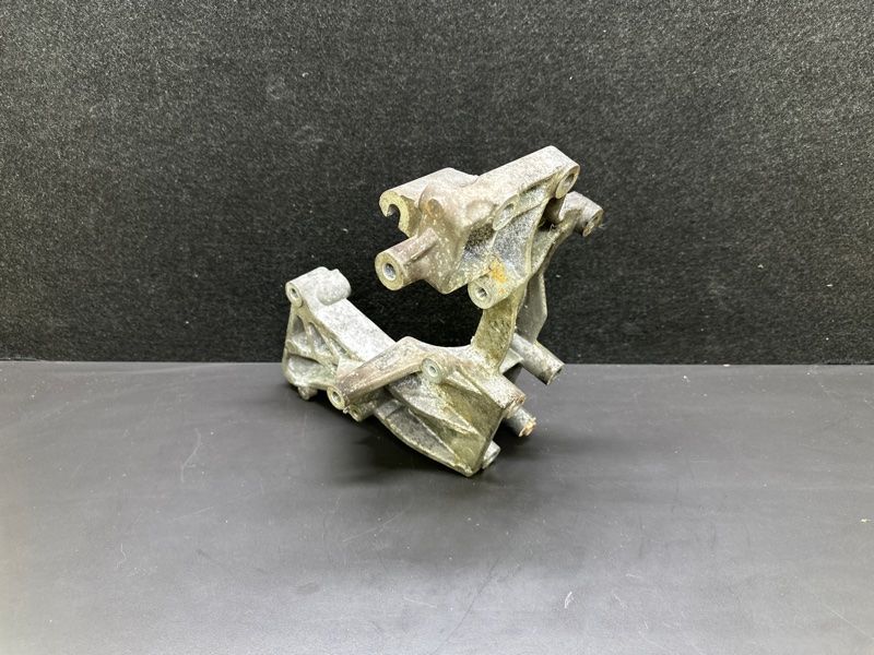 Кронштейн генератора LANCER X 10 07-15 2014 2.0 4B11 Кронштейн генератора LANCER X 10 07-15 2014 2.0 4B11