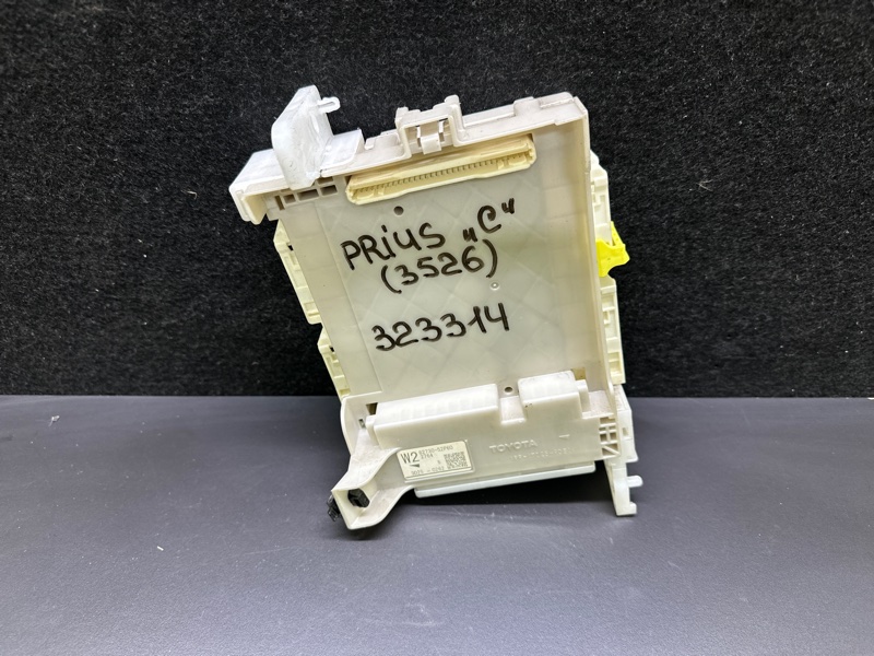 Блок предохранителей салон TOYOTA PRIUS C/AQUA 11-14 NHP10L 1NZ-FXE 1.5L