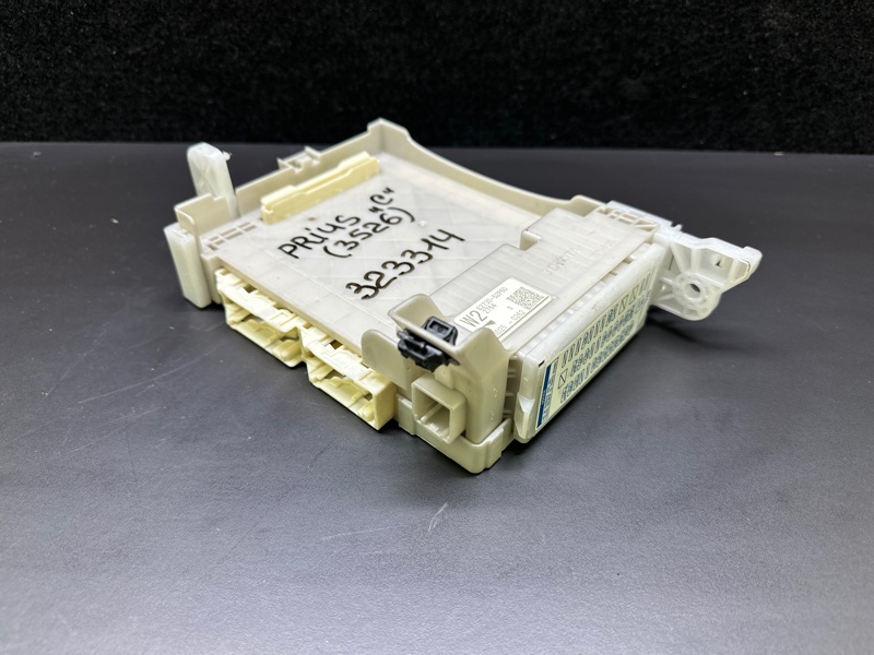 Блок предохранителей салон PRIUS C/AQUA 11-14 2013 NHP10L 1NZ-FXE 1.5L