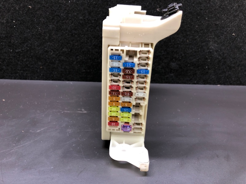 Блок предохранителей салон PRIUS C/AQUA 11-14 2013 NHP10L 1NZ-FXE 1.5L