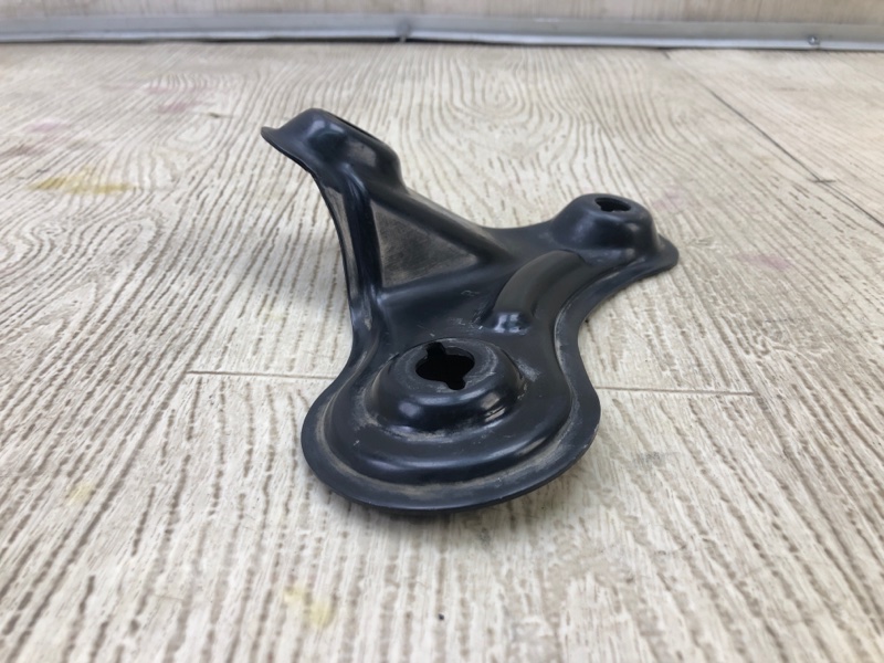 Крепление балки подвески переднее правое ELANTRA AD 16- 2019 2.0 G4NH