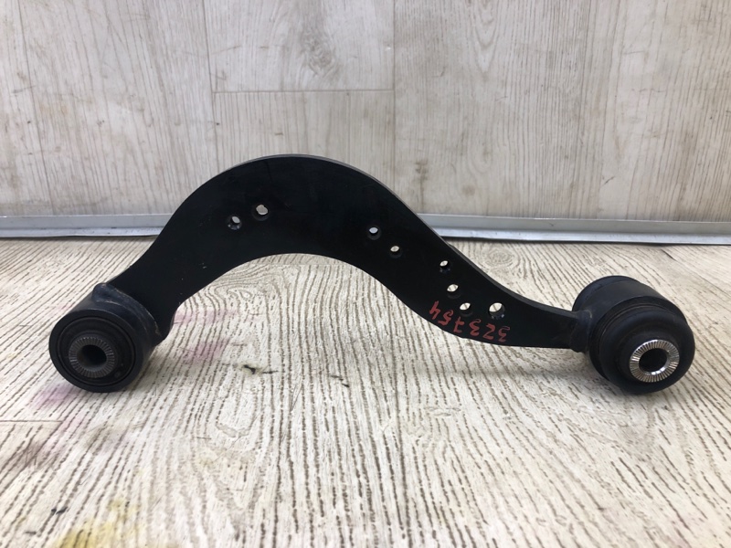 Рычаг задней подвески поперечный верхний LEXUS RX350/450 09-15 2011 2GR-FXE 3.5L 4877048010 Б/У