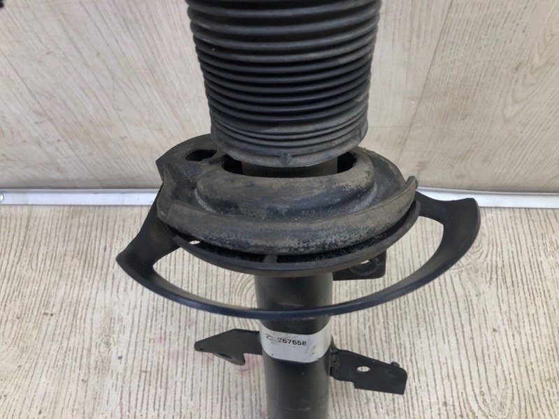 Амортизатор передний левый JEEP CHEROKEE 14- 2.4 ED8 Амортизатор передний левый JEEP CHEROKEE 14- 2.4 ED8