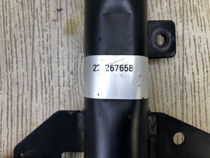 Амортизатор передний левый CHEROKEE 14- 2016 2.4 ED8 Амортизатор передний левый CHEROKEE 14- 2016 2.4 ED8