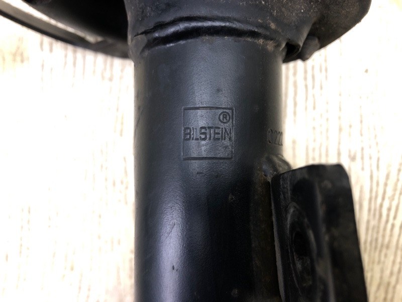 Амортизатор передний левый CHEROKEE 14- 2016 2.4 ED8 Амортизатор передний левый CHEROKEE 14- 2016 2.4 ED8