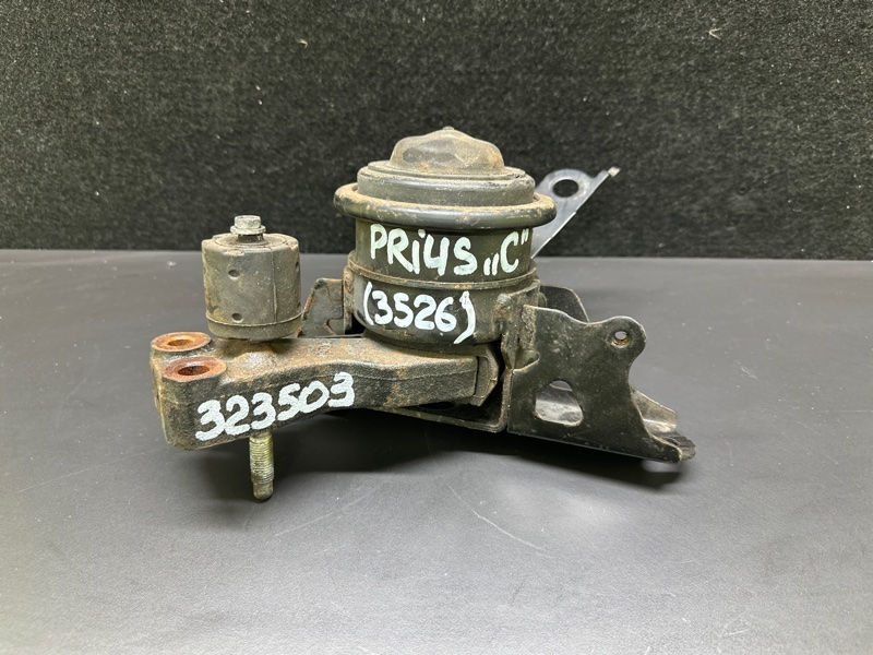 Подушка двигателя правая TOYOTA PRIUS C/AQUA 11-14 2013 NHP10L 1NZ-FXE 1.5L 12305-21450 Б/У