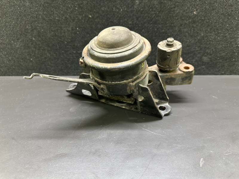 Подушка двигателя правая TOYOTA PRIUS C/AQUA 11-14 NHP10L 1NZ-FXE 1.5L