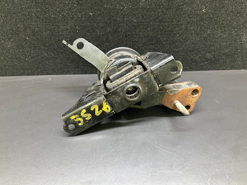 Подушка двигателя правая PRIUS C/AQUA 11-14 2013 NHP10L 1NZ-FXE 1.5L