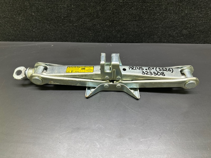 Домкрат TOYOTA PRIUS C/AQUA 11-14 2013 NHP10L 1NZ-FXE 1.5L 09111-12230 Б/У