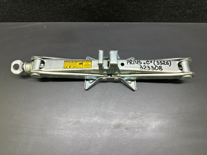 Домкрат PRIUS C/AQUA 11-14 2013 NHP10L 1NZ-FXE 1.5L