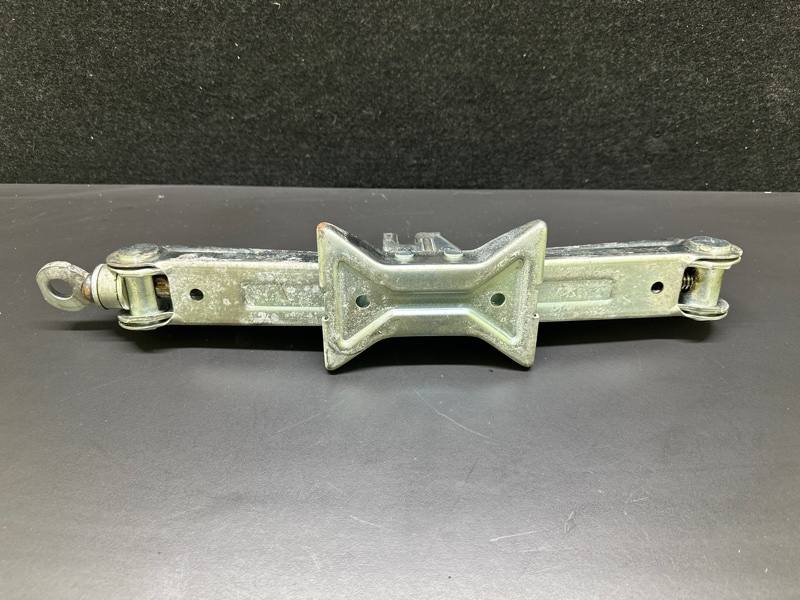 Домкрат TOYOTA PRIUS C/AQUA 11-14 NHP10L 1NZ-FXE 1.5L