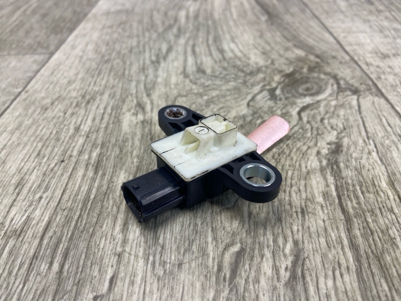 Датчик удара передний правый X-TRAIL/ROGUE T32 13-20 2015 T32 2.5 QR25DE