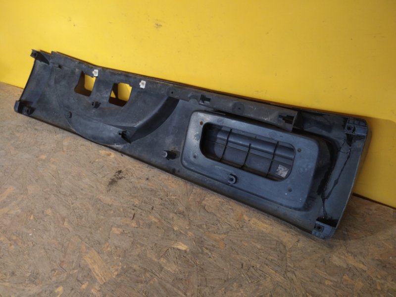 Накладка крышки багажника CRV 02-06