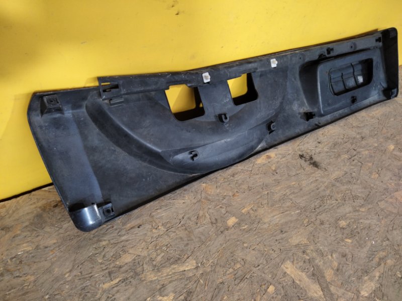 Накладка крышки багажника CRV 02-06
