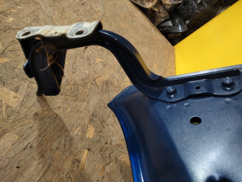 Петля капота правая KIA NIRO DE 16-22 Петля капота правая KIA NIRO DE 16-22