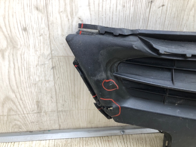 Решетка переднего бампера RAV4 13-19 2016 2.5 2ARFE