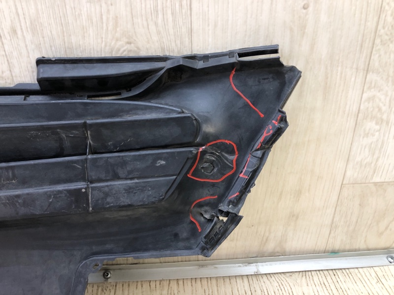 Решетка переднего бампера RAV4 13-19 2016 2.5 2ARFE