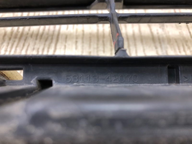 Решетка переднего бампера RAV4 13-19 2016 2.5 2ARFE