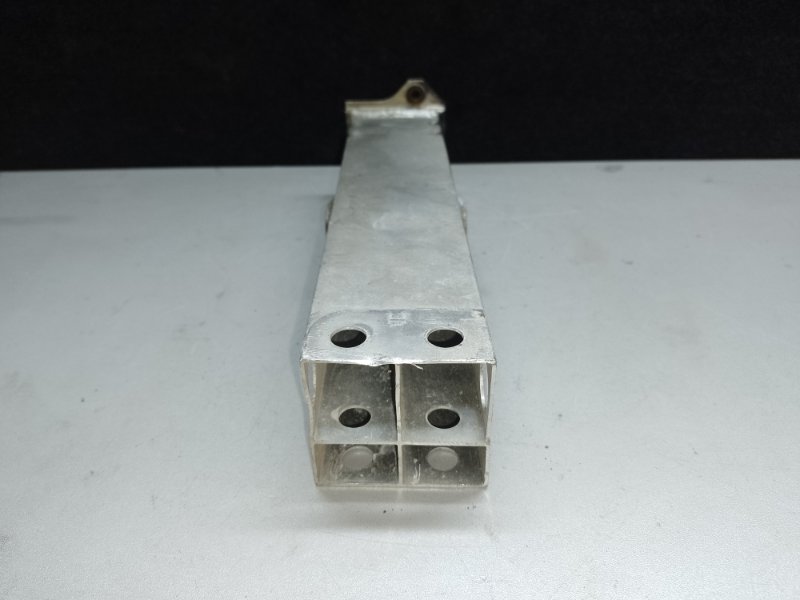 Кронштейн усилителя переднего бампера левый LEXUS LS460 06-12 XF40 4.6 1UR-FSE